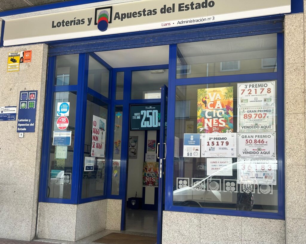 Fotografia de La Entrada de la Administracion de Loterias Lians